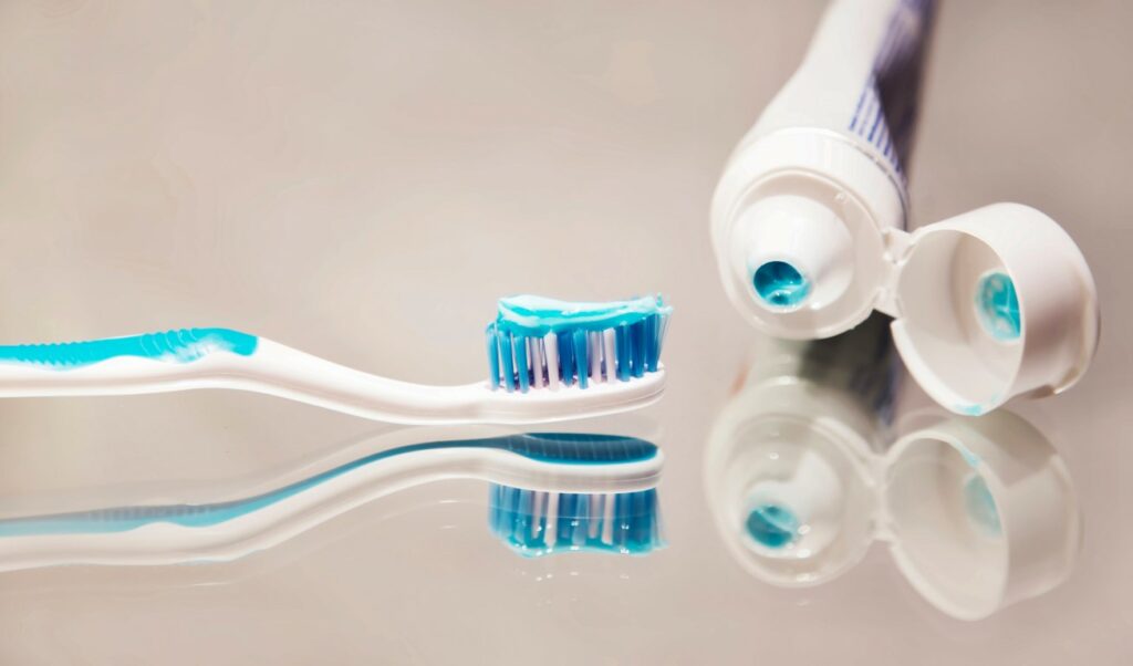 Se brosser les dents avec une brosse à poils doux en cas de douleur