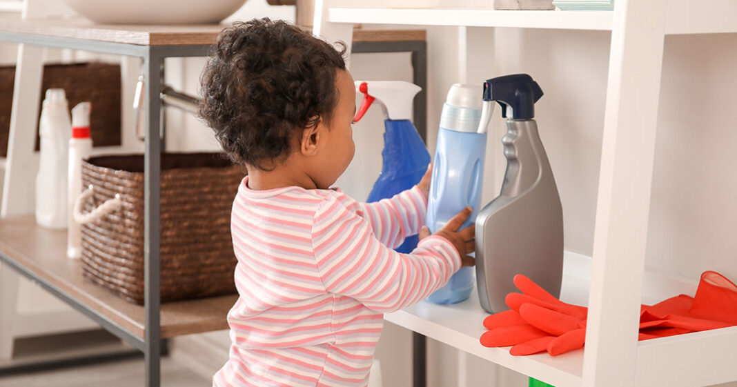 Les produits ménagers sont la première source d'intoxications chez les enfants