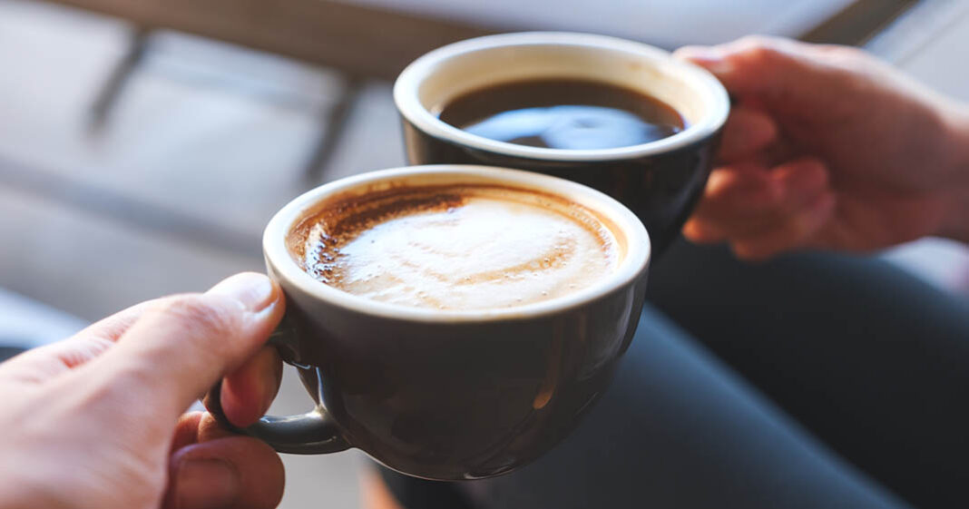 Boire du café aiderait à réduire les risques de mortalité liés à la sédentarité